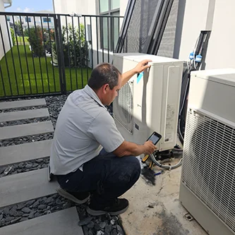A Pride tech ready to repair you AC in Boca Raton FL.