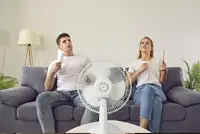 Couple in Boca Raton resorting to fan to stay cool due to broken AC unit